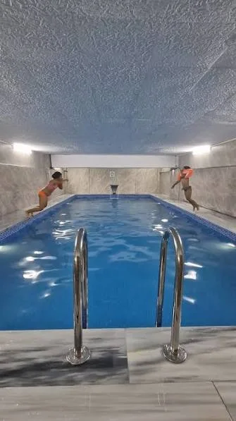 Isıtmalı kapalı havuz